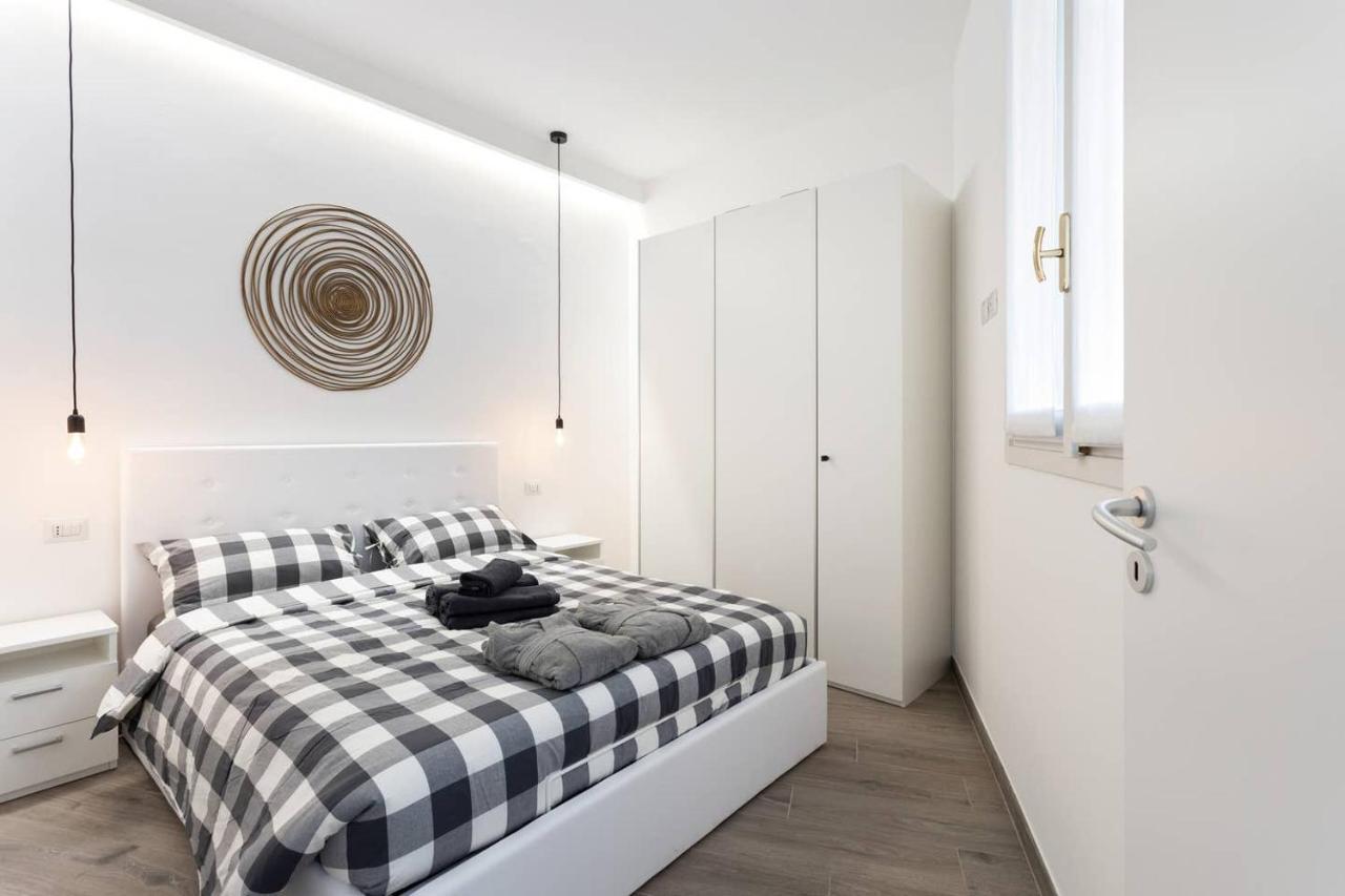 Modern And New Flat In Duomo Area Apartment Milan Luaran gambar